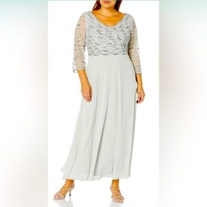 Women evening gown size P16